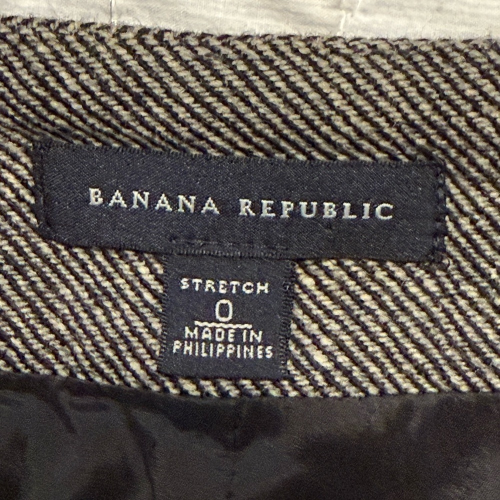 Banana Republic Charcoal Wool Blend Pencil Skirt with Stretch 0 - Picture 4 of 6